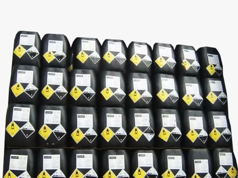 DECENT Nitric Acid – Black industrial containers with hazard labels, 68% azeotrope/fuming grades for fertilizer, metal etching, and chemical synthesis.