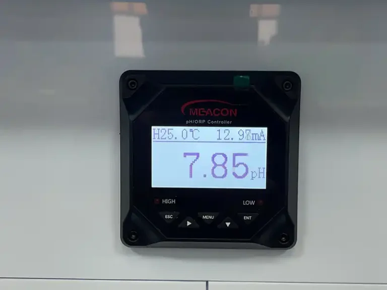 DECENT Perchloric Acid Fume Hood - pHORP Controller Display