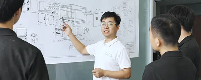 Collaborative Design: The Qingdao Decent Group Team Developing Laboratory Equipment