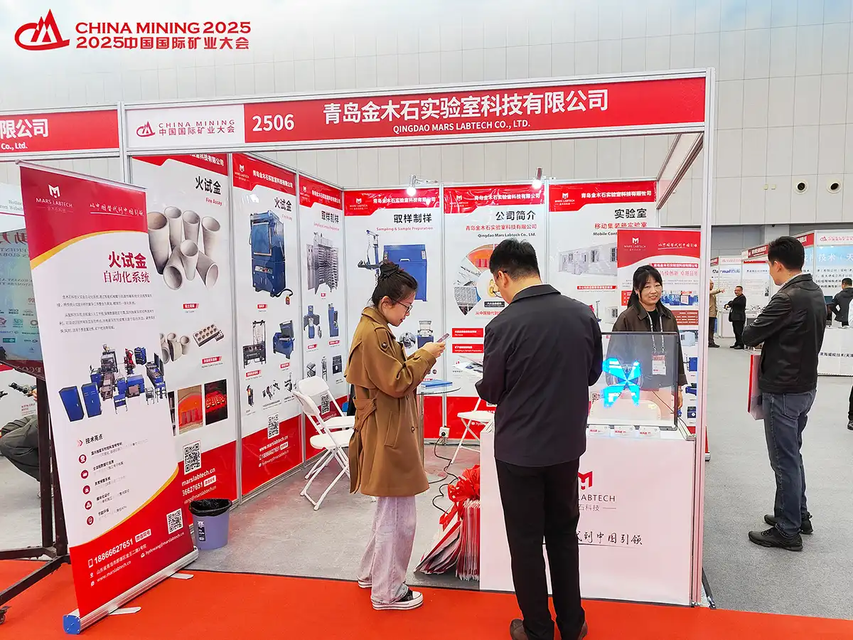 Visitors and strategic minerals representatives interacting at the Qingdao Decent Group booth during the 2025 China Mining Conference and Exhibition.